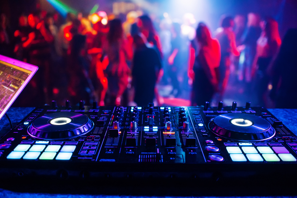 DJ